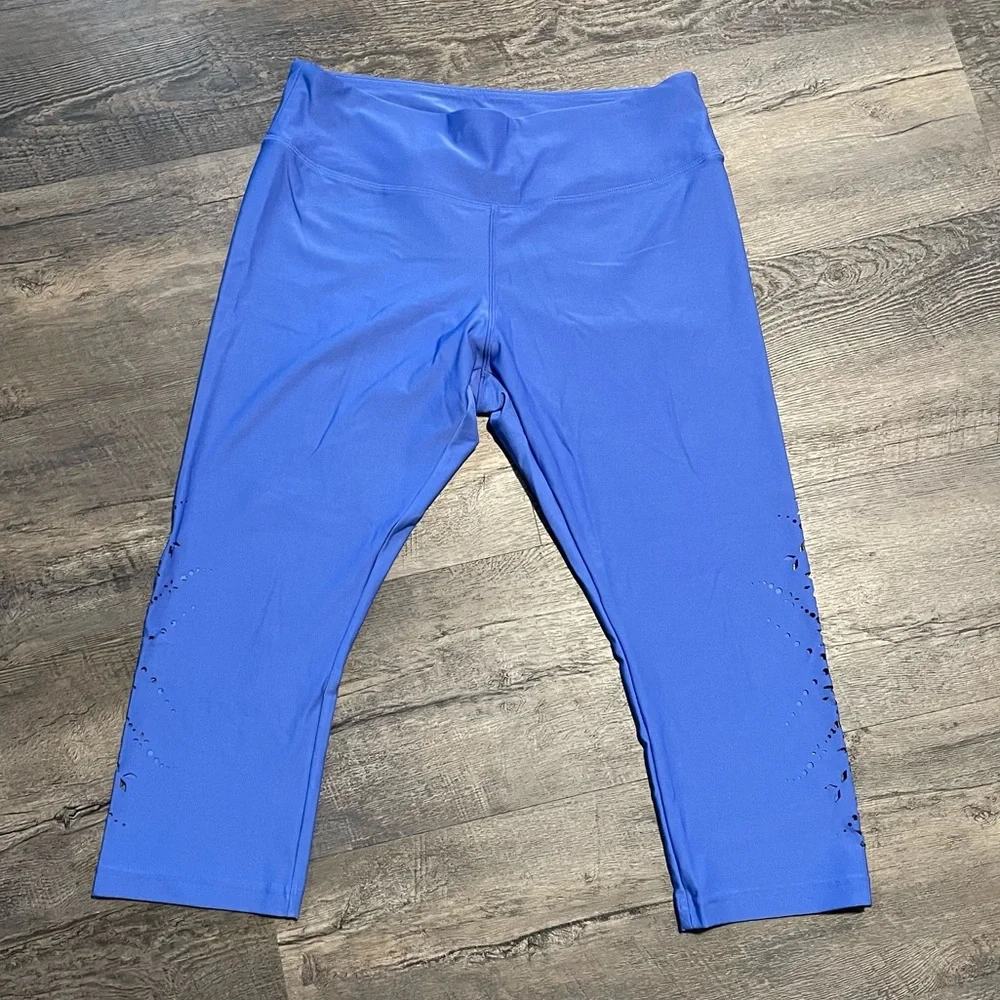 Maurice’s In Motion Periwinkle Blue Cut Out Leggings.  Women’s XL Athletic Capri - Picture 2 of 6